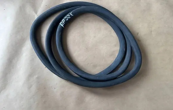Volkswagen Golf V Front door rubber seal 