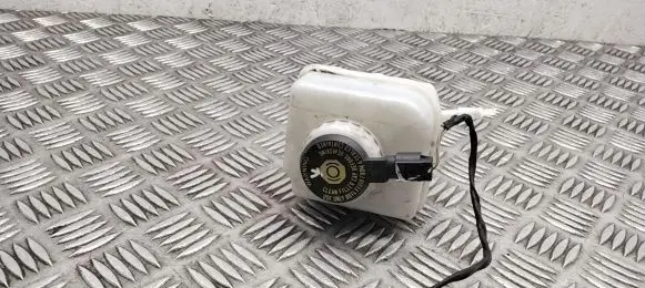 Brake fluid reservoir