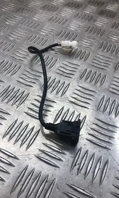 Mercedes-Benz E W212 USB socket connector A1728200515