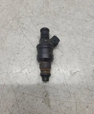 Audi A4 S4 B5 8D Fuel injector 058133551