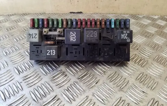 Audi 80 90 S2 B4 Fuse module 443941822A