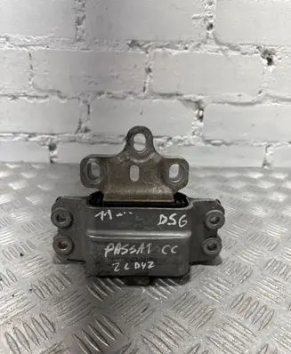Volkswagen PASSAT CC Engine mount bracket 3C0199555