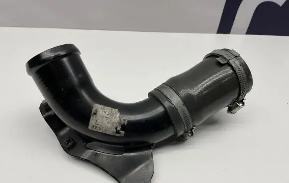 Ford Mondeo MK V Intercooler hose/pipe AV616C750AE