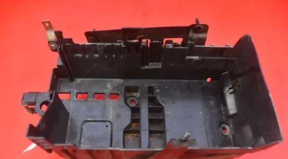 Chevrolet Cruze Battery box tray 13354419