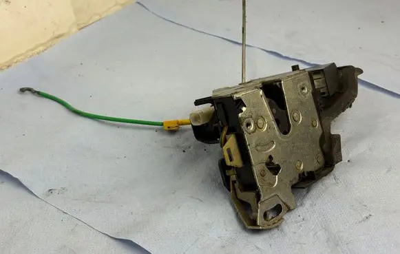 BMW 5 E39 Front door lock