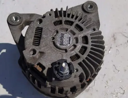 Nissan Juke I F15 Generator/alternator 231001KA1M