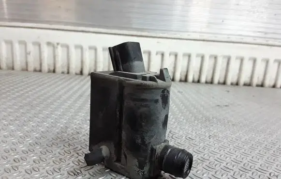 KIA Sorento Windscreen/windshield washer pump 985103E000