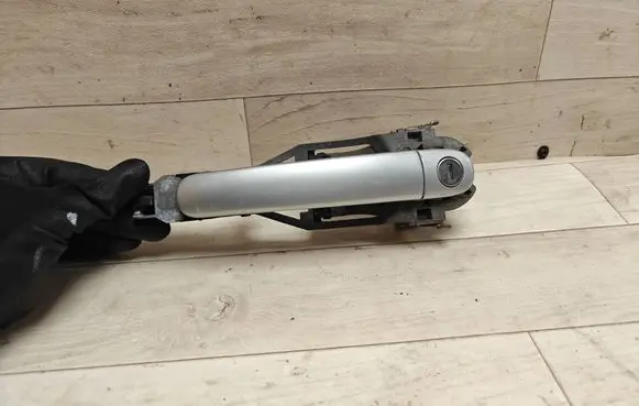 Volkswagen PASSAT B5.5 Front door exterior handle 3B0837885