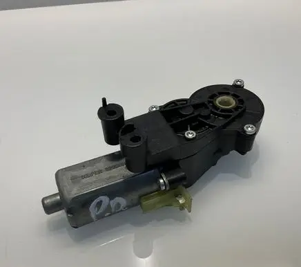 Mercedes-Benz CLS C219 Seat adjustment motor 0390203213