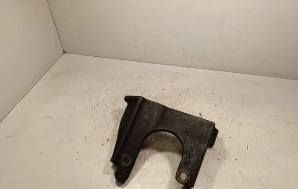 Mitsubishi L200 Gearbox mounting bracket 