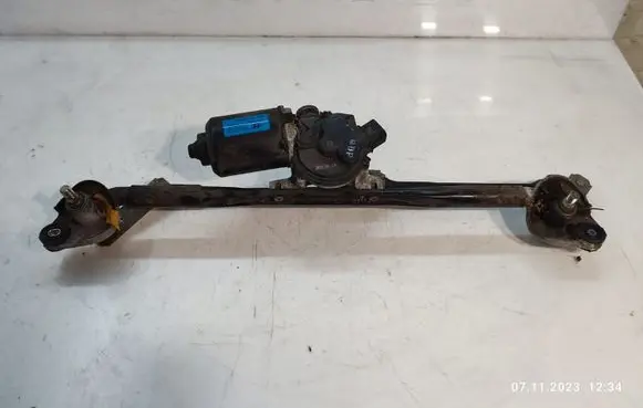 Hyundai Santa Fe Front wiper linkage and motor 981102B900