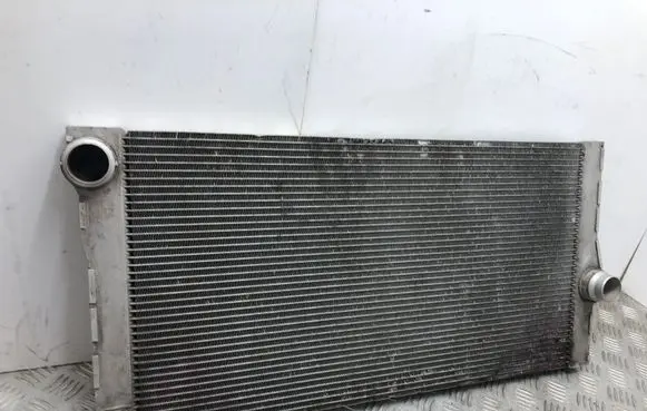 BMW 5 F10 F11 Coolant radiator 8509176 X0008001