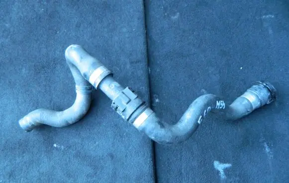 BMW 5 E60 E61 Engine coolant pipe/hose 6910759