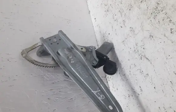 Toyota Auris 150 Rear door window regulator with motor 857100D100