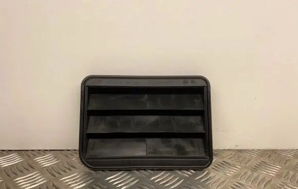 BMW 3 GT F34 Quarter panel pressure vent 9176945 608290