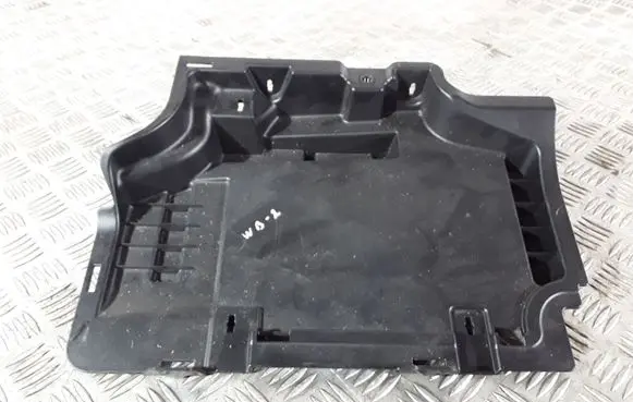 Trunk/boot lower side trim panel