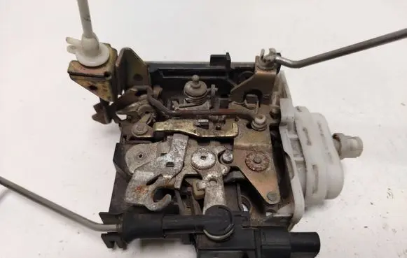 Audi A8 S8 D2 4D Front door lock 4D1837015A