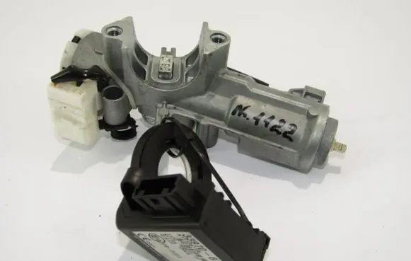 Suzuki Grand Vitara II Ignition lock 3397067J0