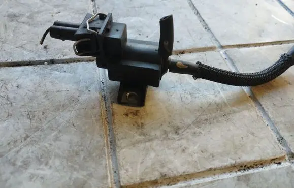 Toyota Corolla Verso AR10 Vacuum valve 258600R010