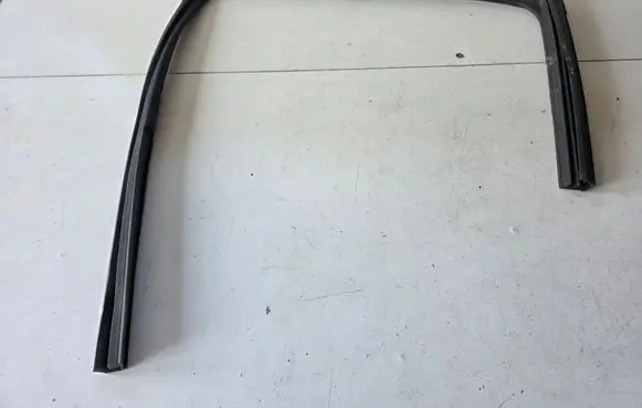 Nissan Juke II F16 Rubber seal rear door window/glass 823316PA0D