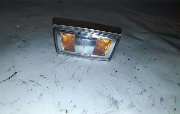 Opel Astra H Front fender indicator light 13131298 13131299