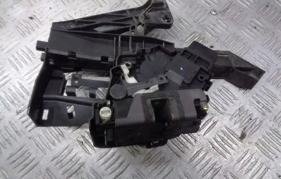 Ford Focus C-MAX Rear door lock R26413BK