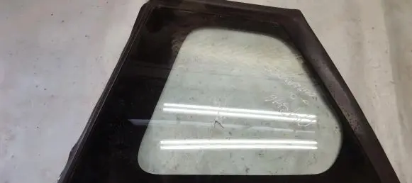 Mitsubishi Outlander Rear side window