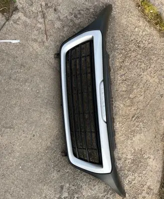 Front bumper upper radiator grill
