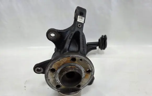 Mercedes-Benz Vito Viano W447 Front wheel hub spindle knuckle A4473320501