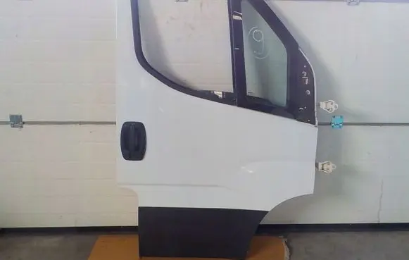 Iveco Daily 6th gen Front door