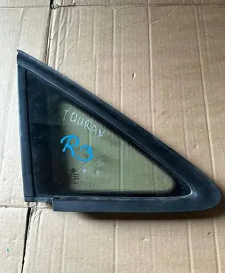 Volkswagen Touran I Front triangle window/glass 1T0845412