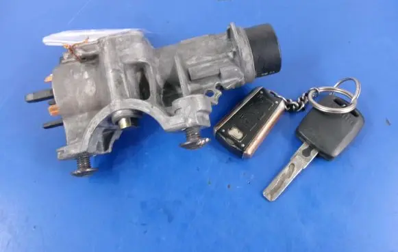 Skoda Fabia Mk2 (5J) Ignition lock 4B0905851C