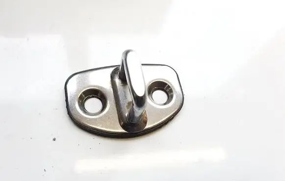 Skoda Octavia Mk2 (1Z) Rear door lock loop/hook striker 6Y0837033C