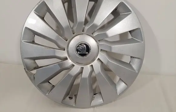 Skoda Octavia Mk3 (5E) R16 wheel hub/cap/trim 5E0601147G