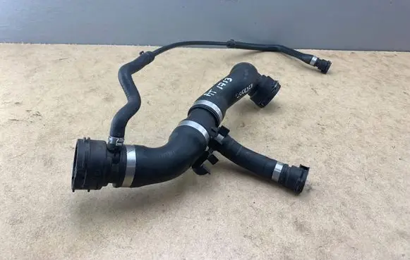 Engine coolant pipe/hose