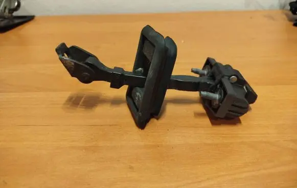 Renault Twingo III Front door check strap stopper 