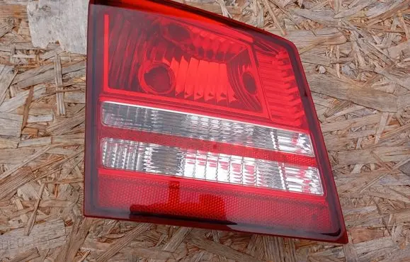 Tailgate rear/tail lights