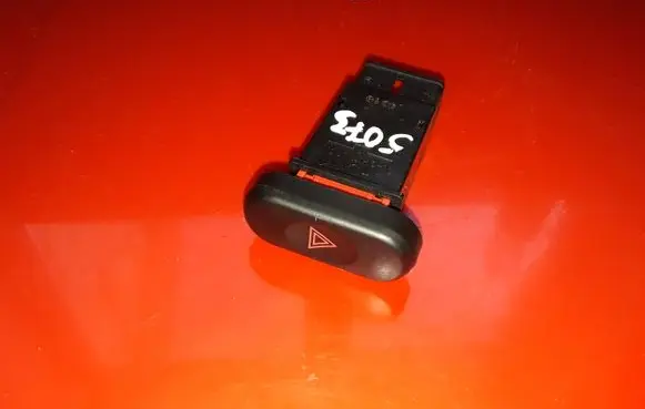 Mitsubishi Pajero Sport I Hazard light switch 4D19