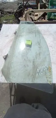 Toyota Yaris Front door window glass four-door 1212123