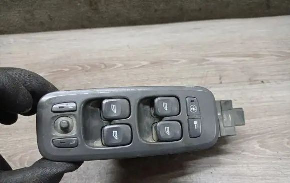 Volvo V70 Electric window control switch 9452959