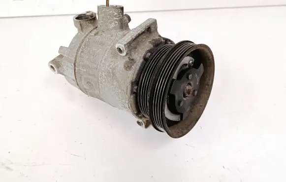 Volkswagen Jetta VI Air conditioning (A/C) compressor (pump) 1K0820808C