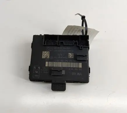 Volkswagen PASSAT B8 Door control unit/module 5Q0959395K 8W1959395D