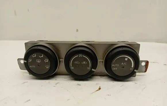 Nissan X-Trail T30 Climate control unit 27500EQ310 C4Z24