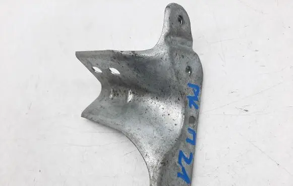 Skoda Fabia Mk2 (5J) Fender mounting bracket 5J0821141