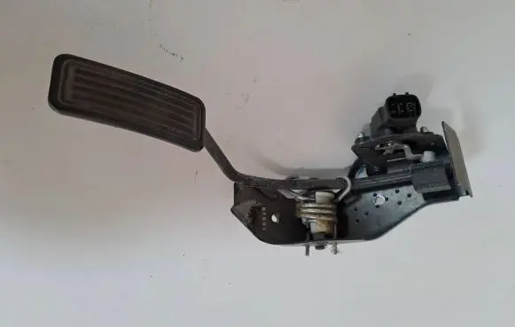 Toyota Avensis T250 Accelerator throttle pedal 7811135030