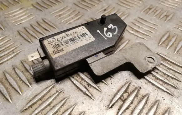 Mercedes-Benz ML W163 Aerial antenna amplifier 1638200089