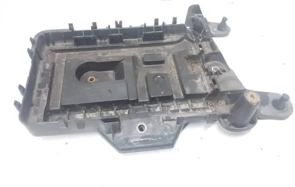 Volkswagen PASSAT B6 Battery tray 1K0915333H