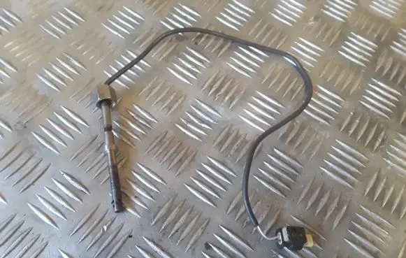 Mercedes-Benz E W212 Exhaust gas temperature sensor A0009053905