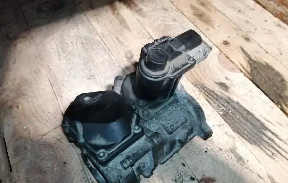 Volkswagen Caddy EGR valve 03G129637A 03G128063A