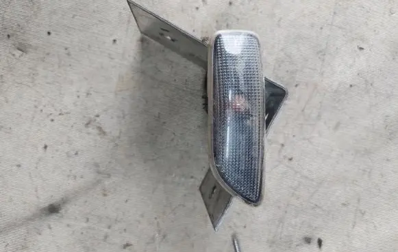 Volvo XC90 Front fender indicator light 8658945